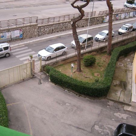 A' Moglie Del Comandante Apartment Gaeta Bagian luar foto